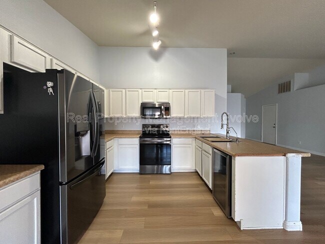 Foto del edificio - 4926 E Whitehall Dr