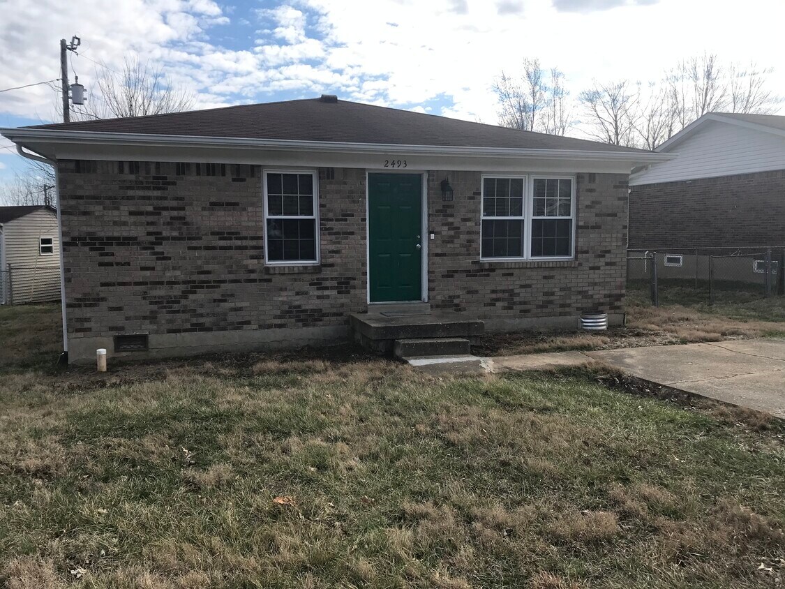 Front of House - 2493 Lake Rd