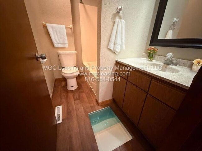 Building Photo - Millwood Townhomes Special - $1,000 Rent Credit w/ a 15 Month Lease!