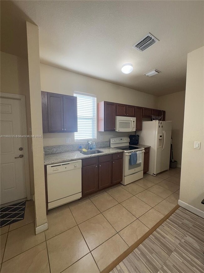 Foto del edificio - 9050 SW 169th Ct
