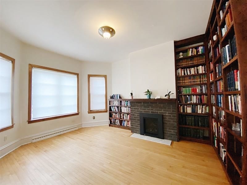 Primary Photo - 1858 N Cambridge Ave