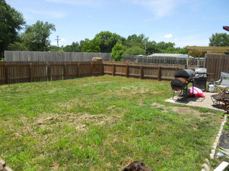 Foto del edificio - 2367 Surrey Dr