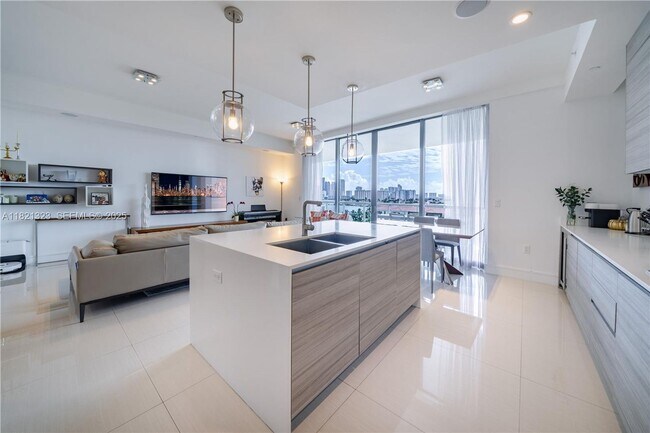 Foto del edificio - 3250 NE 188th St