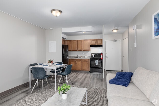 1BR, 1BA - 558SF - 800 Southern Avenue