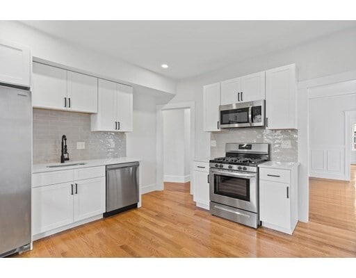 Building Photo - 60 Lithgow St