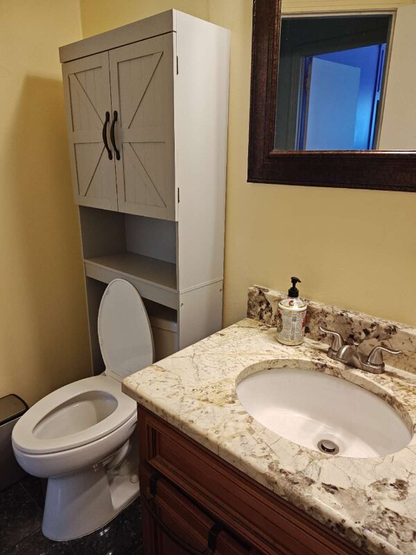 Foto del edificio - 12 Mercury Rd