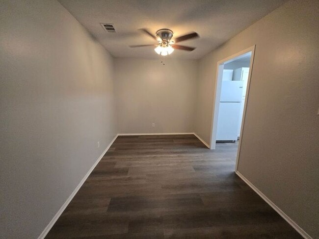 Building Photo - 3221 Dreeben Dr