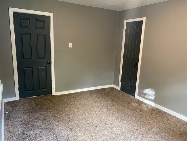 Building Photo - 938 N Terrace Dr