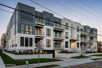 Building Photo - 215 2nd Ave