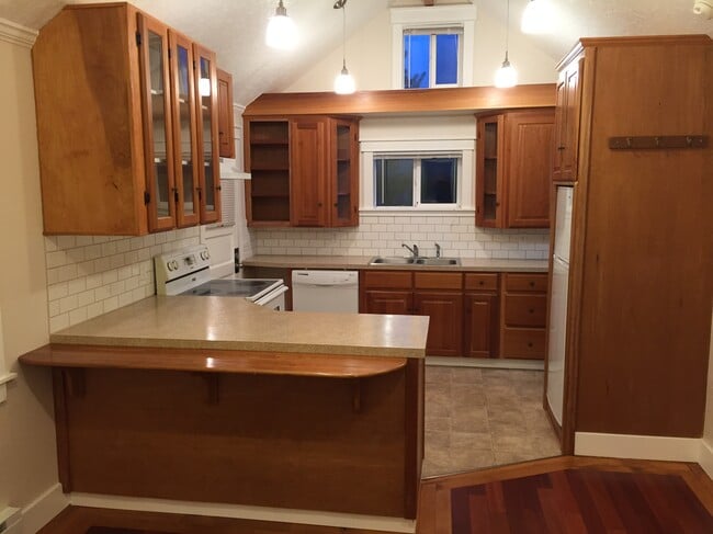 Foto del edificio - 908 E 8th St