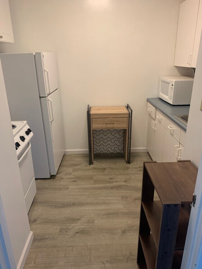 Kitchen - 105 Graceland Dr