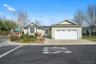 Building Photo - 351 Lark Dr