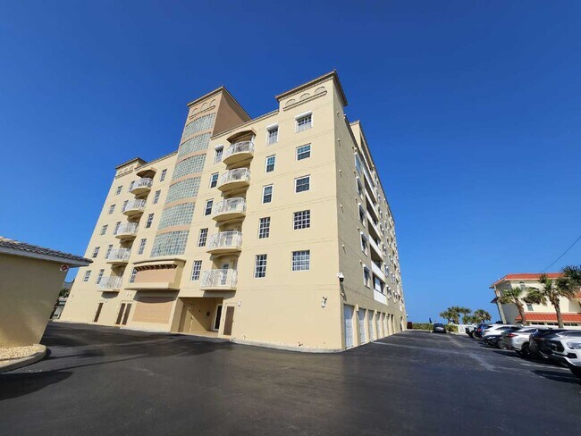 Foto del edificio - Seaside Serenity Awaits: Spacious 3-Bedroo...