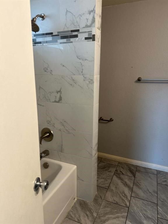 Foto del edificio - 18312 Crestwind Ln