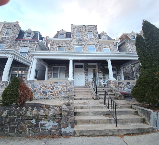 Foto del edificio - 132 W Douglass St