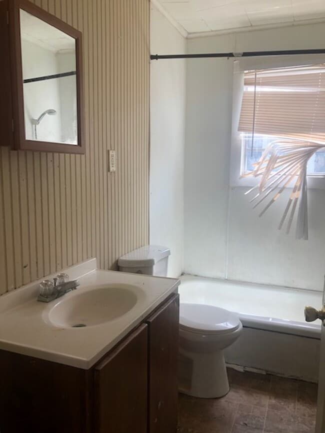 Building Photo - 3 bedroom, 1 bathroom home in Lafayette!