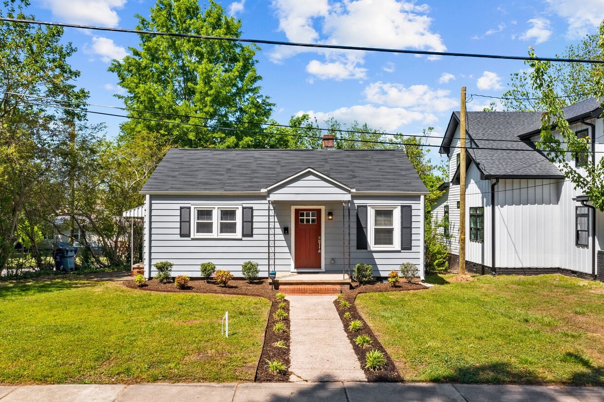 Beautiful 2 bedroom, 1 bath home near Downtown Durham, High-end Finishes and fenced-in backyard! - Beautiful 2 bedroom, 1 bath home near Downtown Durham, High-end Finishes and fenced-in backyard!