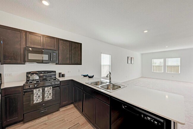 Foto del edificio - 526 Thunderstorm Ave