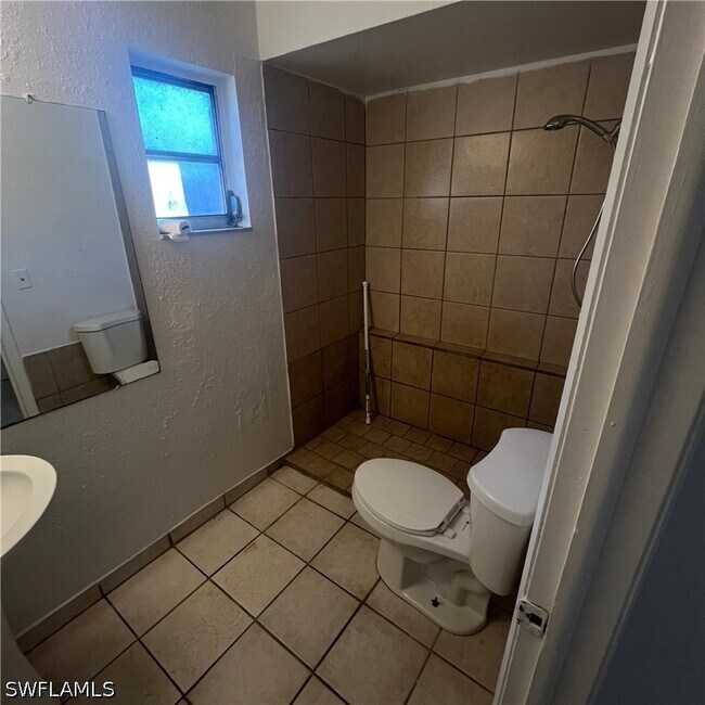 Foto del edificio - 3708 Estelle Ave