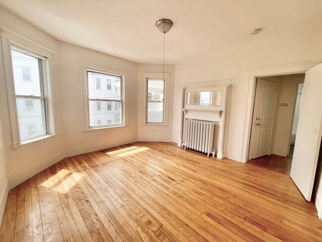 Foto del edificio - Allston 3 Bed Available Now