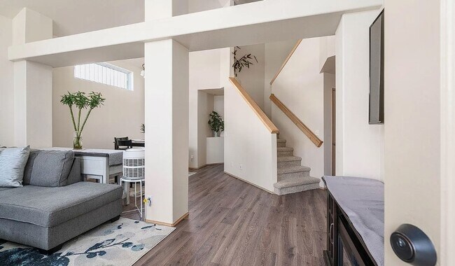 Foto del edificio - Updated Kent home with outstanding backyard