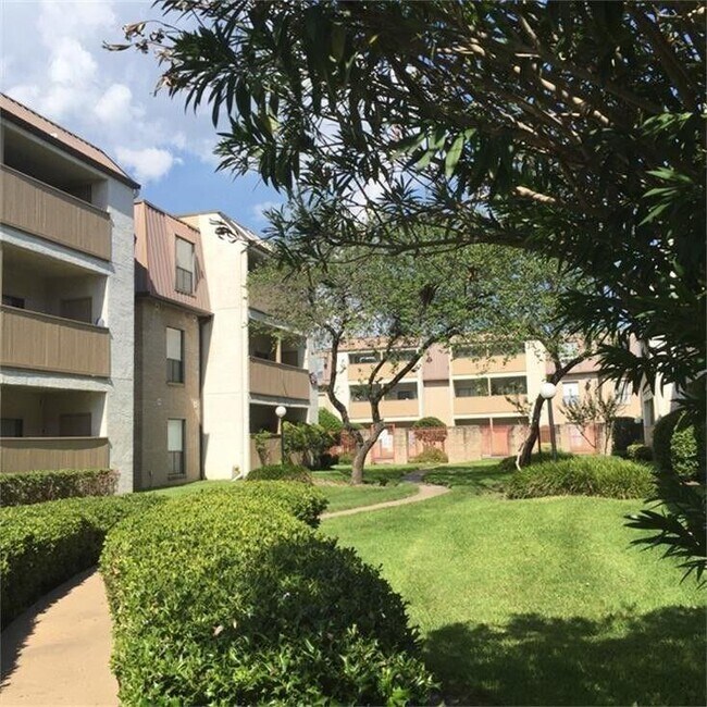 Foto del edificio - 8525 Hearth Dr