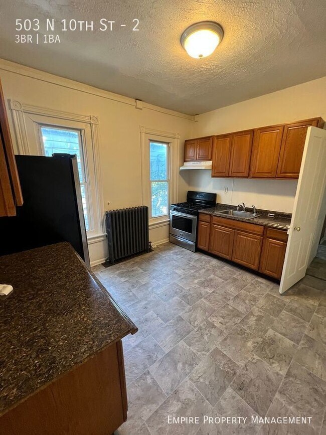 Foto del edificio - Available Now- 3 Bedroom/1 bath Apartment ...