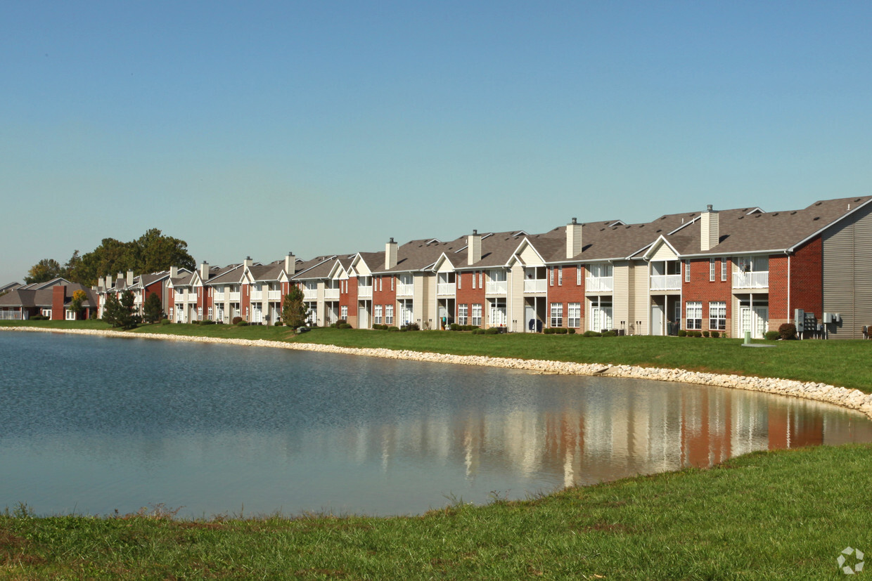 Primary Photo - Lakeshore Apartments