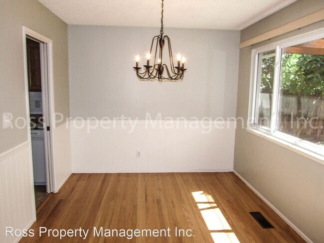 Building Photo - 3 br, 2 bath House - 625 Via Del Sol