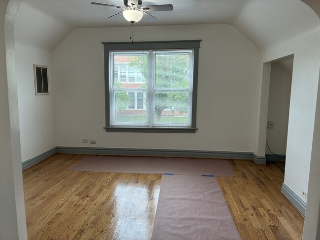 Building Photo - 1430 N Leamington Ave