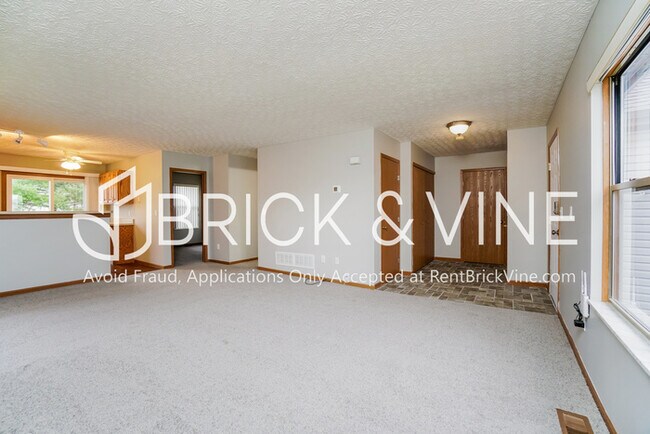 Building Photo - 560 Candleglow Road