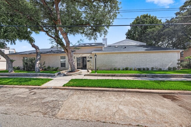 Building Photo - 5218 Palmetto St
