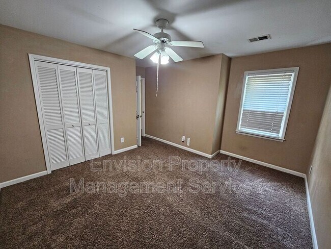 Foto del edificio - 8898 Carroll Manor Dr