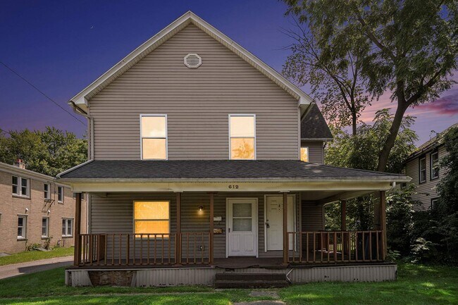 Foto del edificio - 612 Capital Ave NE