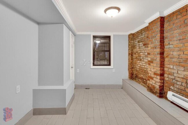 Building Photo - 4 bedroom in NEW YORK NY 10009