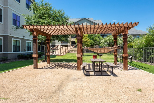 Hammock - Lory of Bryan Apartments