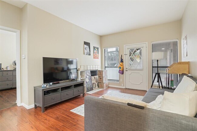 Foto del edificio - 806 W 24th St