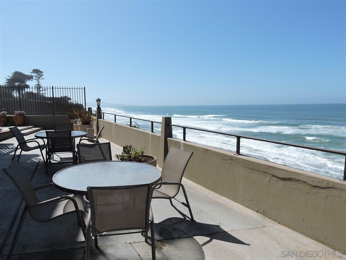 Primary Photo - 865 BEACHFRONT