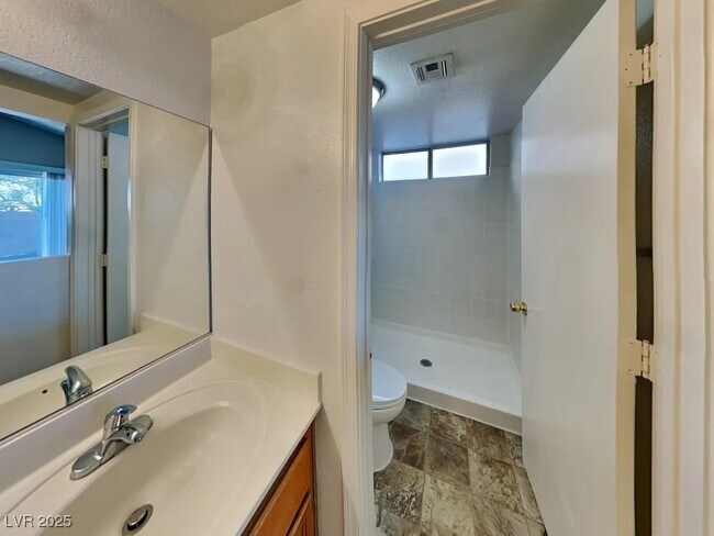 Foto del edificio - 1174 Matthew Ave