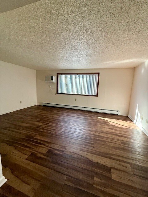 Foto del edificio - Cottonwood Apartments