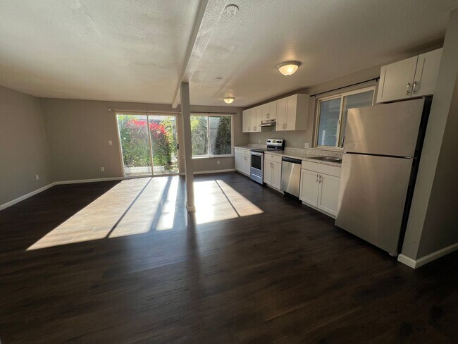 Building Photo - BH T 2431
