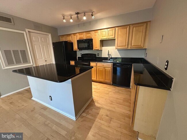 Foto del edificio - 3306 Wyndham Cir