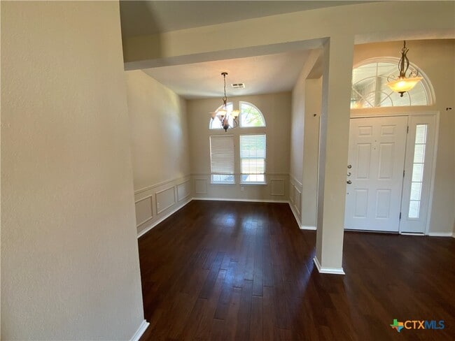 Building Photo - 2823 Butterfly Dr