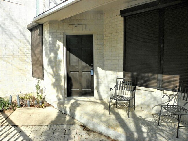 Building Photo - 13054 Richmond Ave.