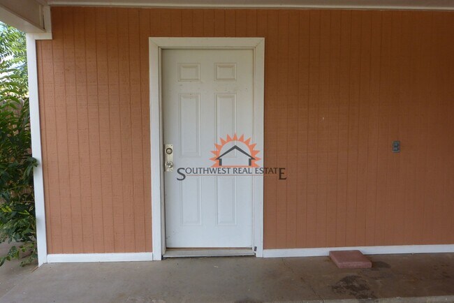 Foto del edificio - Spacious 3-bedroom 2 bath home- Freshly pa...