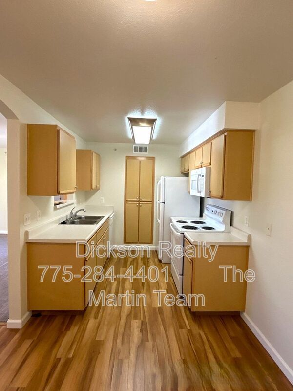 Foto del edificio - 6850 Sharlands Ave.