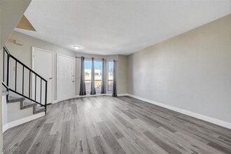 Building Photo - 527 Kristin Ln