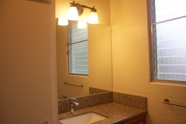 Building Photo - 275 Auwaiolimu St St