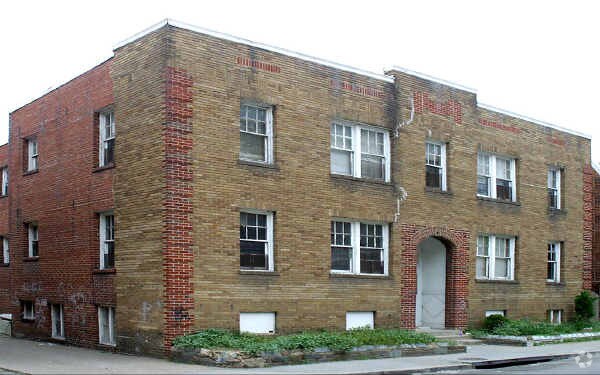 Building Photo - 1443 Oak St NW