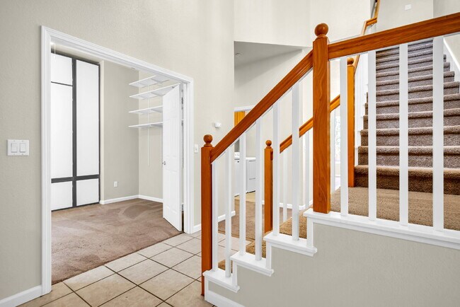 Foto del edificio - Move-In Ready 4-Bed, 3-Bath Gem in a Covet...